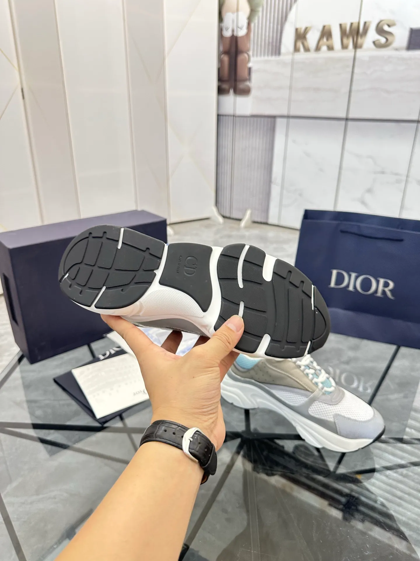 Men's shoes: 💰P460¥ Ready in Guangzhou, fully packaged Product trademark: Dior* "Dior*" low-top casual shoes Regular size: 38-46 (can be customized to 47) B22 Product materials: imported cowhide leather upper spliced ​​with original fabric, breathable lining, original outsole. Number: 920